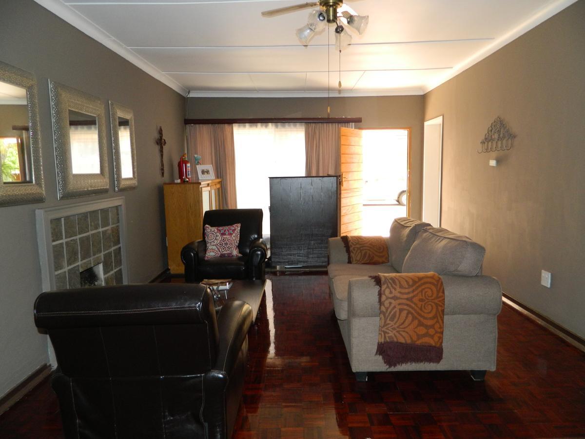 Guest House Gabby Klerksdorp Kültér fotó